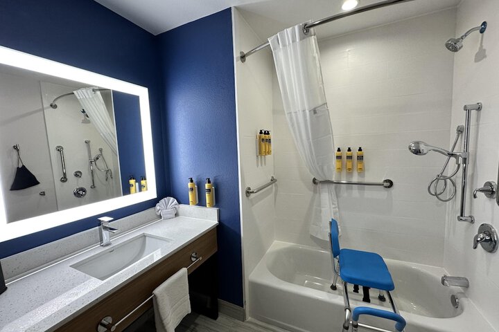 Room 43 of 69