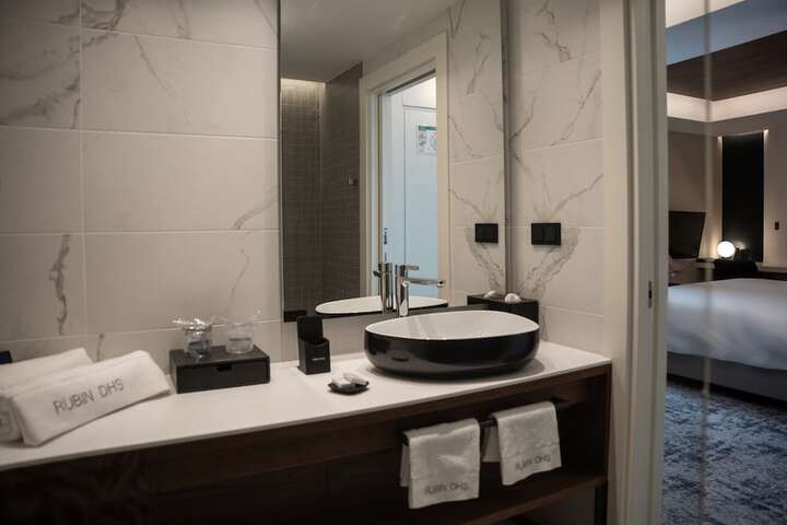 Room 16 of 27