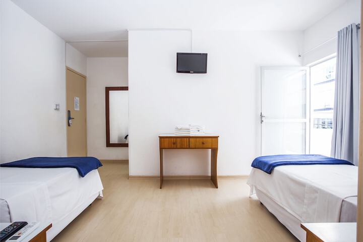 Room 13 of 170