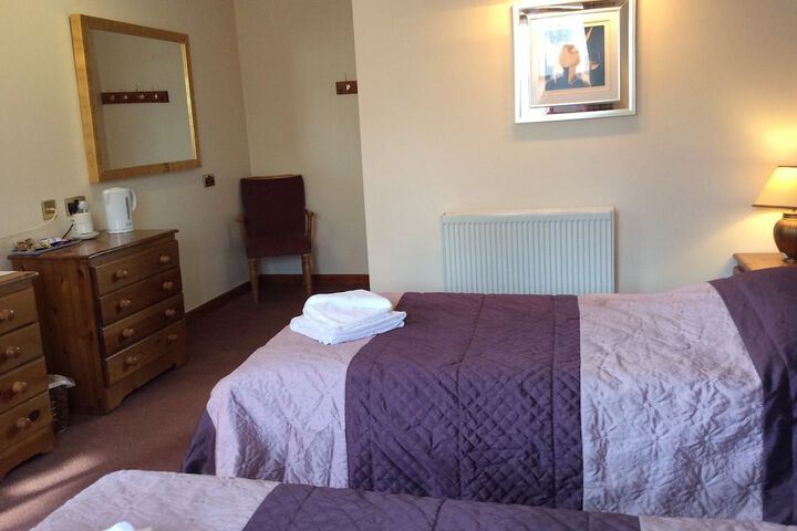 Room 4 of 27