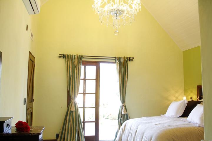 Room 15 of 118