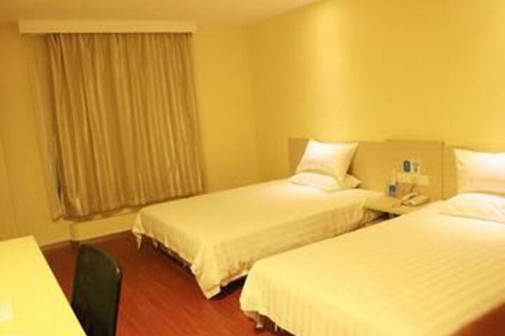 Room 9 of 26