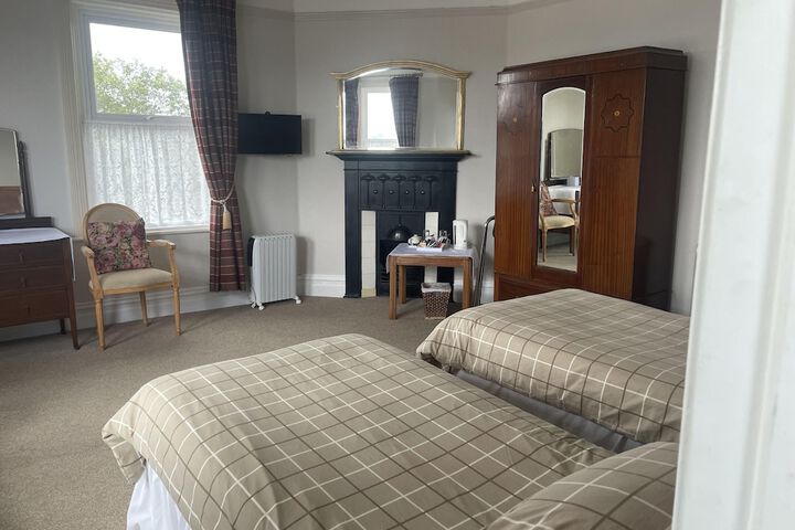 Room 27 of 77