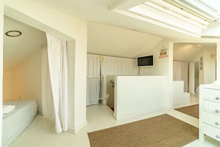 Room 52 of 194