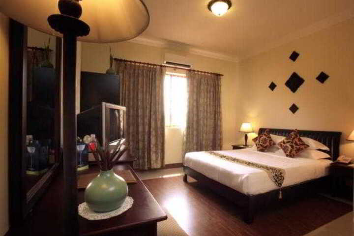Room 4 of 8