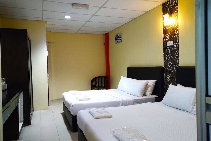 Room 8 of 34