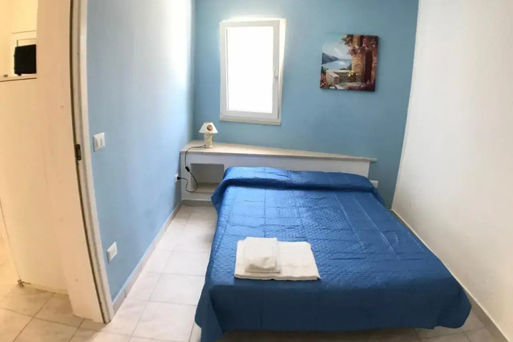 Room 4 of 11