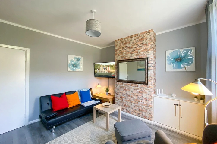 Room 4 of 10
