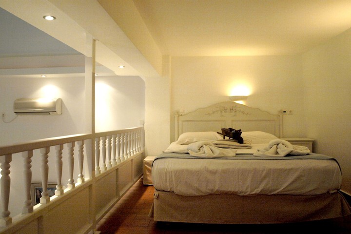 Room 4 of 43