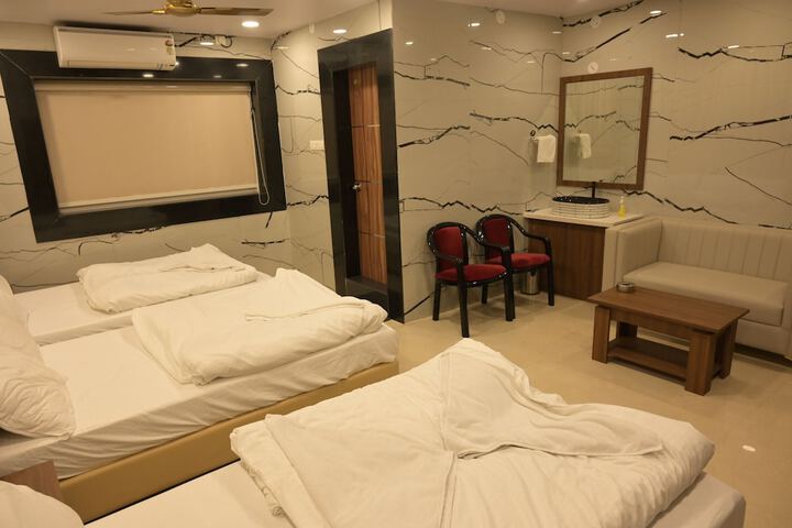 Room 12 of 21