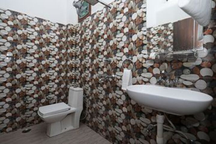 Room 2 of 20