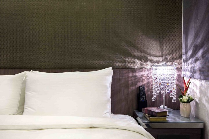 Room 13 of 60