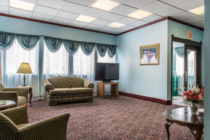 Hotel Interior 7 of 43