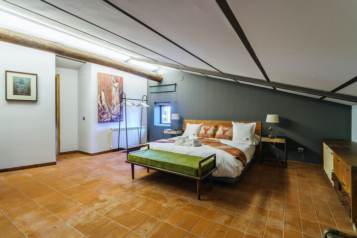 Room 5 of 128
