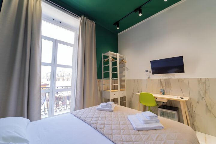 Room 145 of 309