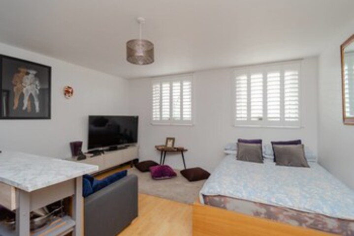 Room 5 of 10