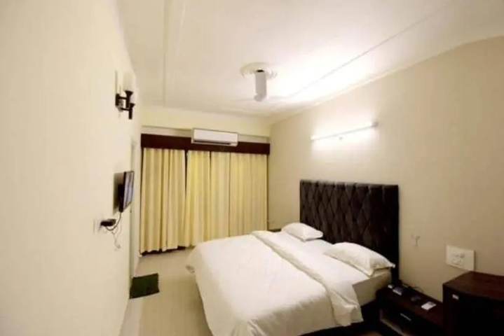Room 3 of 15