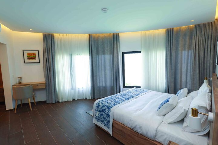 Room 28 of 156