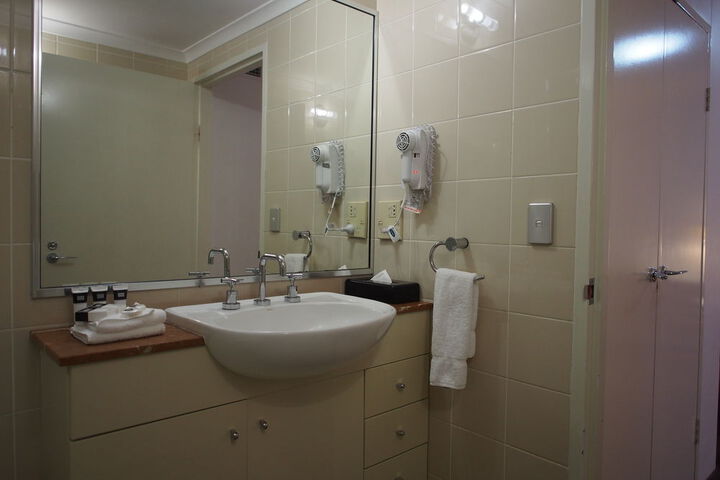 Room 18 of 33