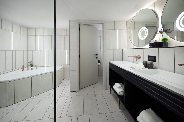 Room 45 of 109