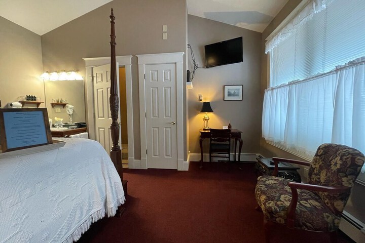 Room 28 of 67