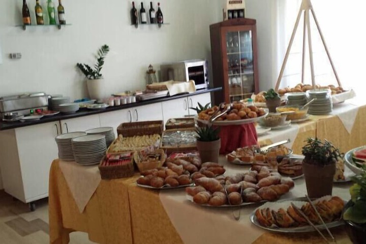 Breakfast/Coffee Service 25 of 46