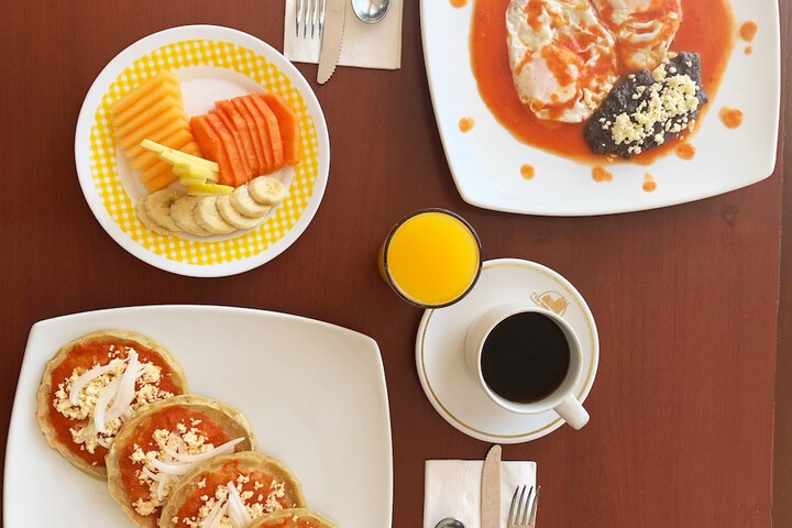 Breakfast/Coffee Service 23 of 33