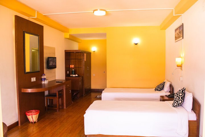 Room 13 of 32