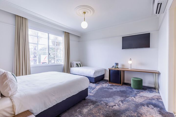 Room 10 of 28