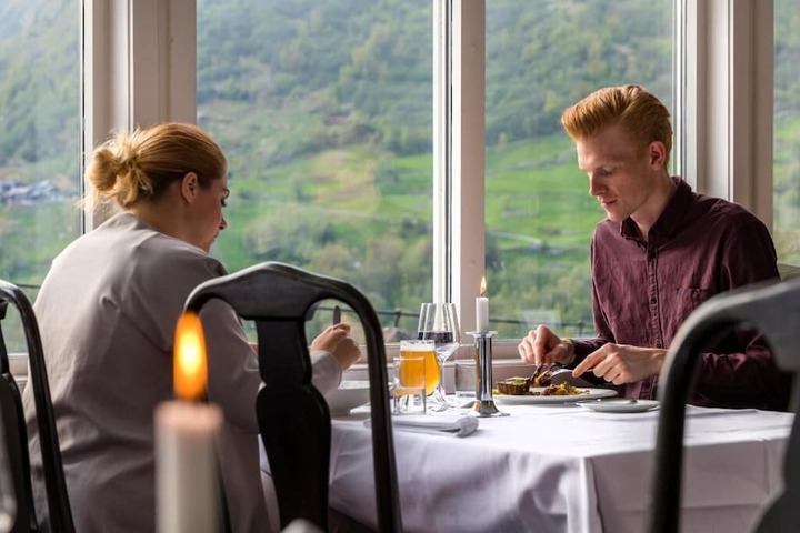 Dining 60 of 78