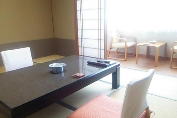 Room 13 of 30