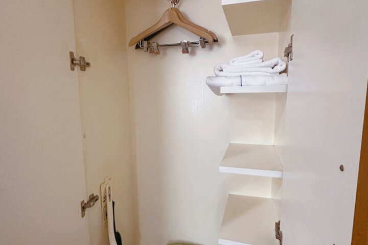 Room 7 of 44