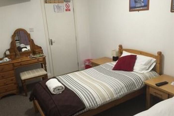 Room 6 of 15