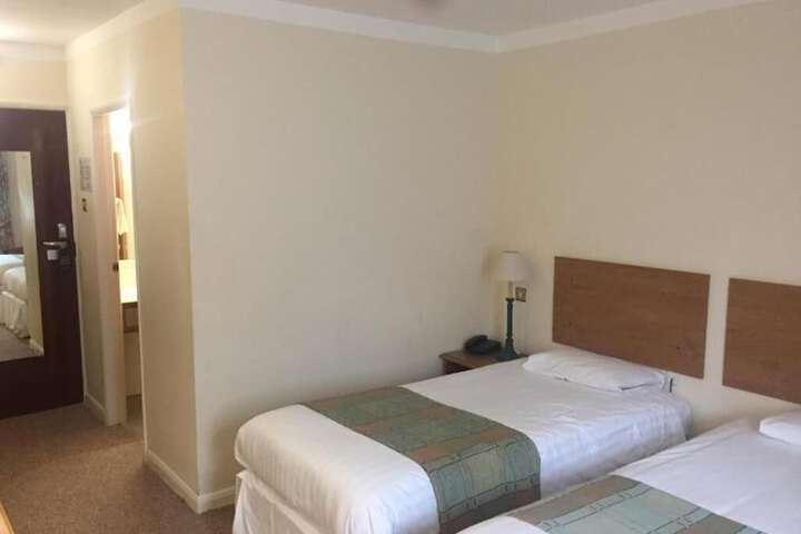 Room 11 of 16