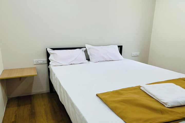 Room 8 of 14