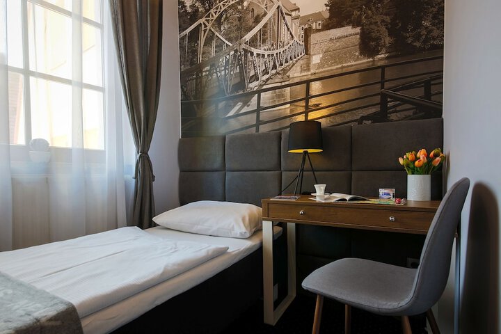 Room 28 of 66