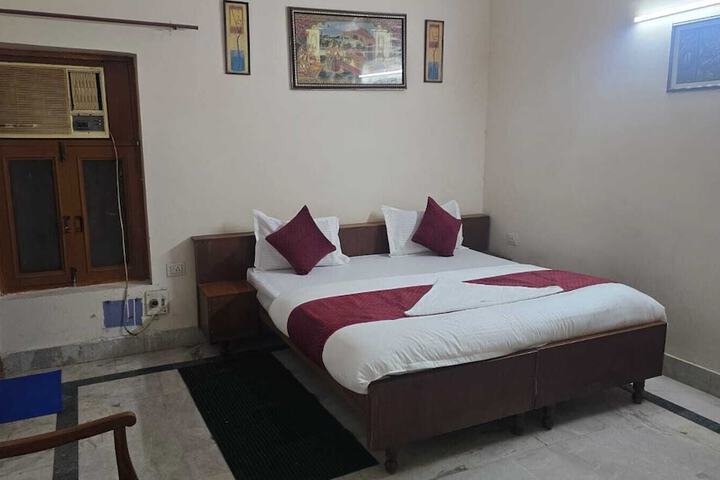 Room 5 of 33