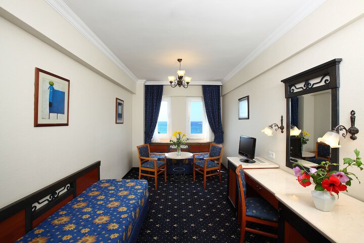 Room 6 of 23