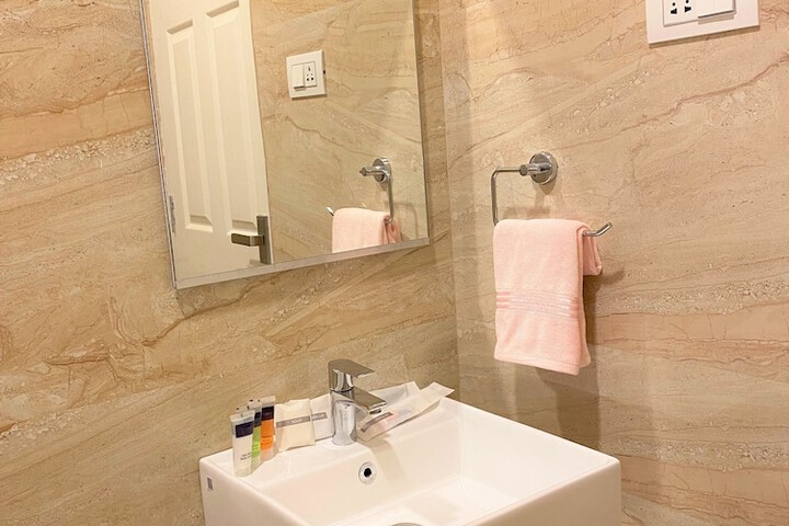 Room 12 of 14