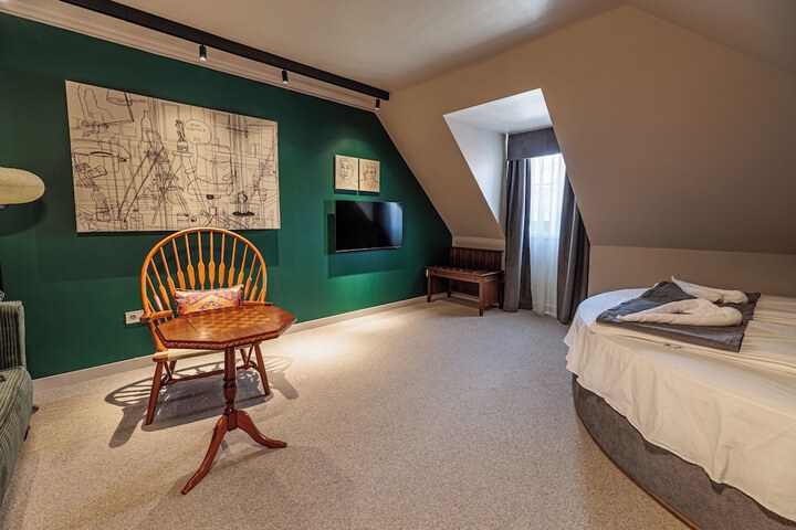 Room 46 of 103