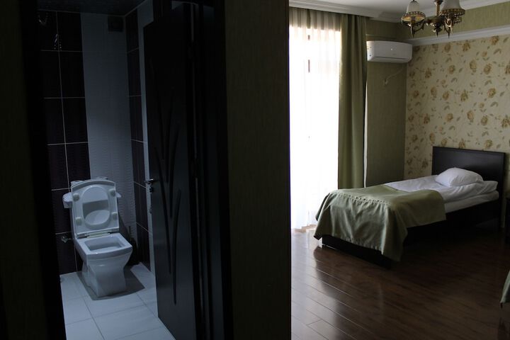 Room 15 of 33