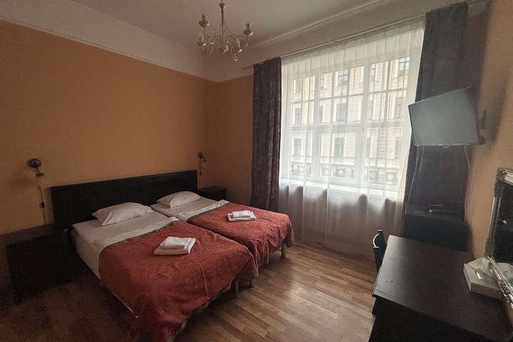 Room 194 of 272