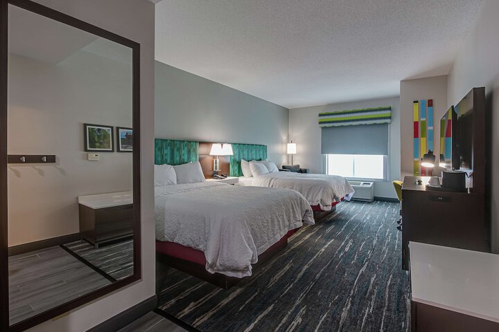 2 Queen Accessible Room with Roll in Shower (4 of 5)