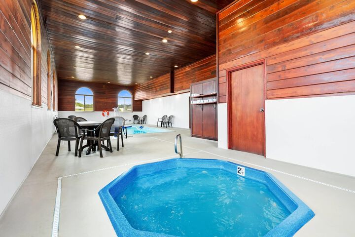 Pool 33 of 40