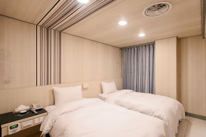 Room 27 of 67