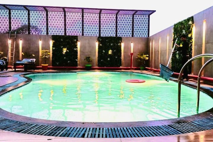 Pool 15 of 22