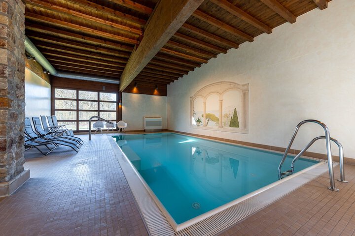 Pool 49 of 102