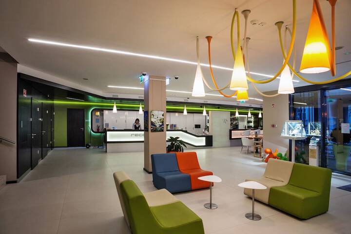 Entrance & Lobby