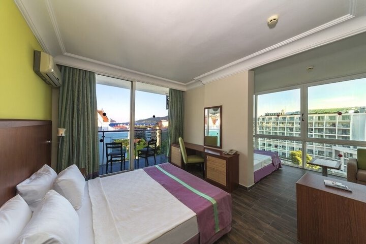 Room 10 of 18