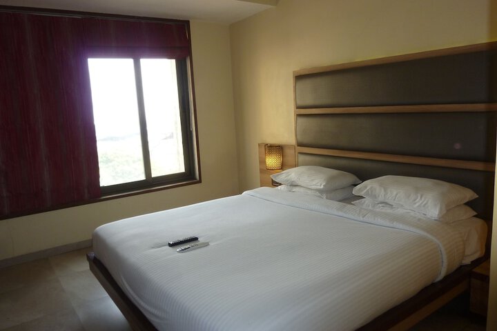 Room 17 of 38